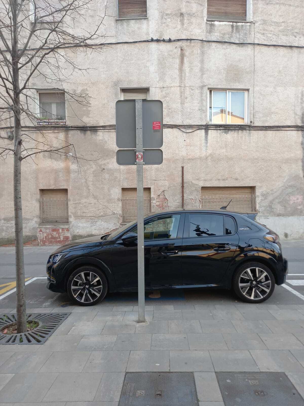 Imatge pels mitjans: Arranjament de les places d'aparcament d’ús públic per a persones amb mobilitat reduïda