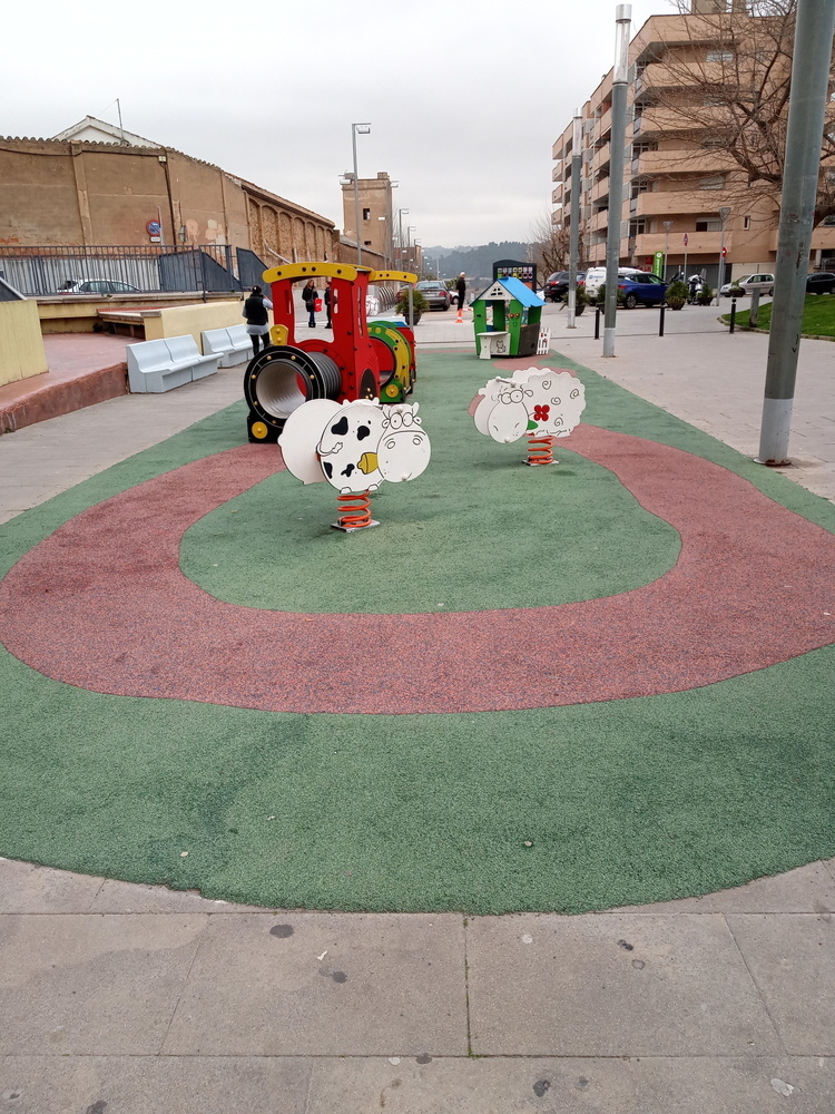 Imatge pels mitjans: Cobrir parc zona Infantil Mas d&#39;en gall