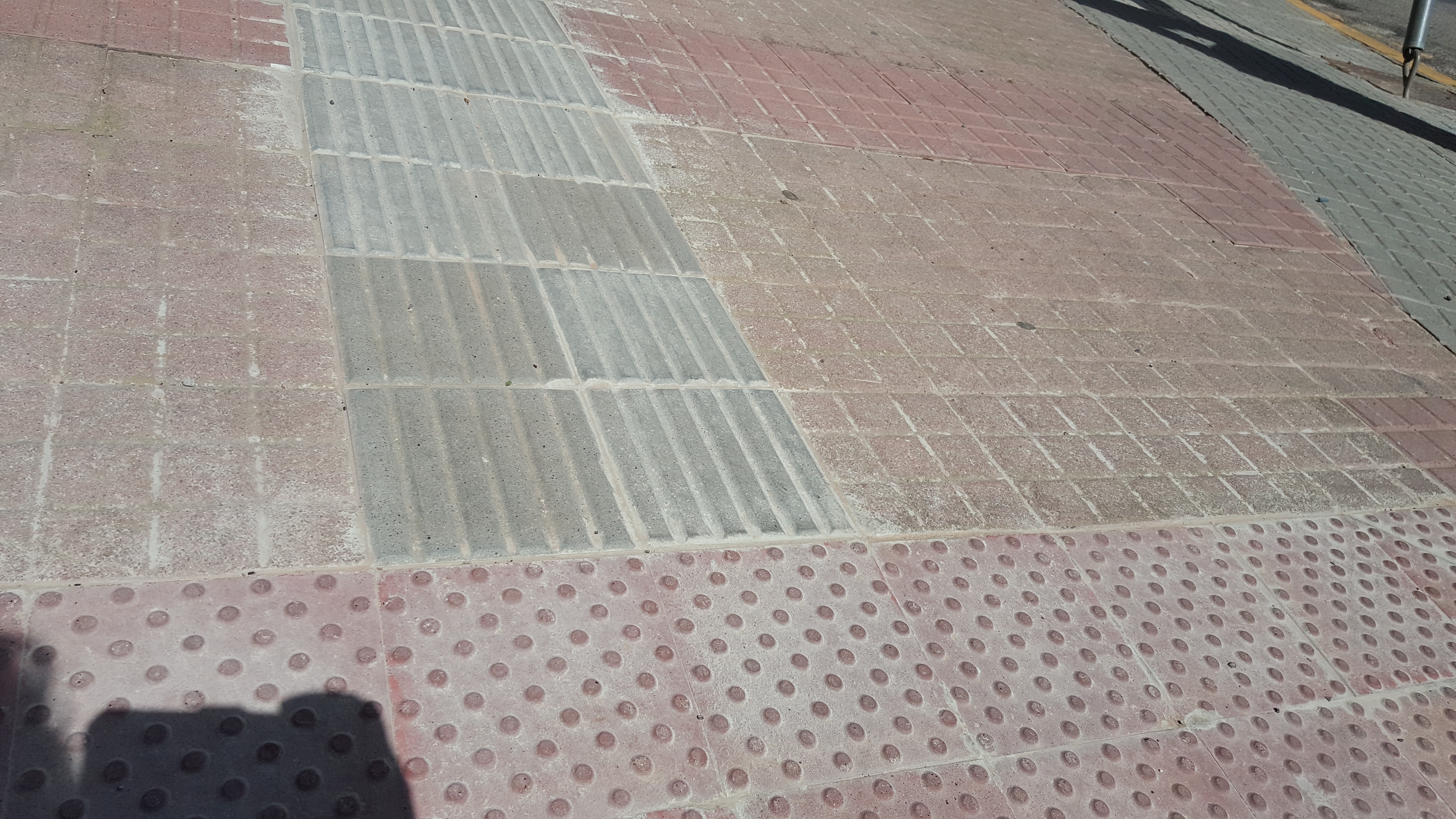 Imatge pels mitjans: Unificació de la senyalització podotàctil als passos de vianants del municipi  