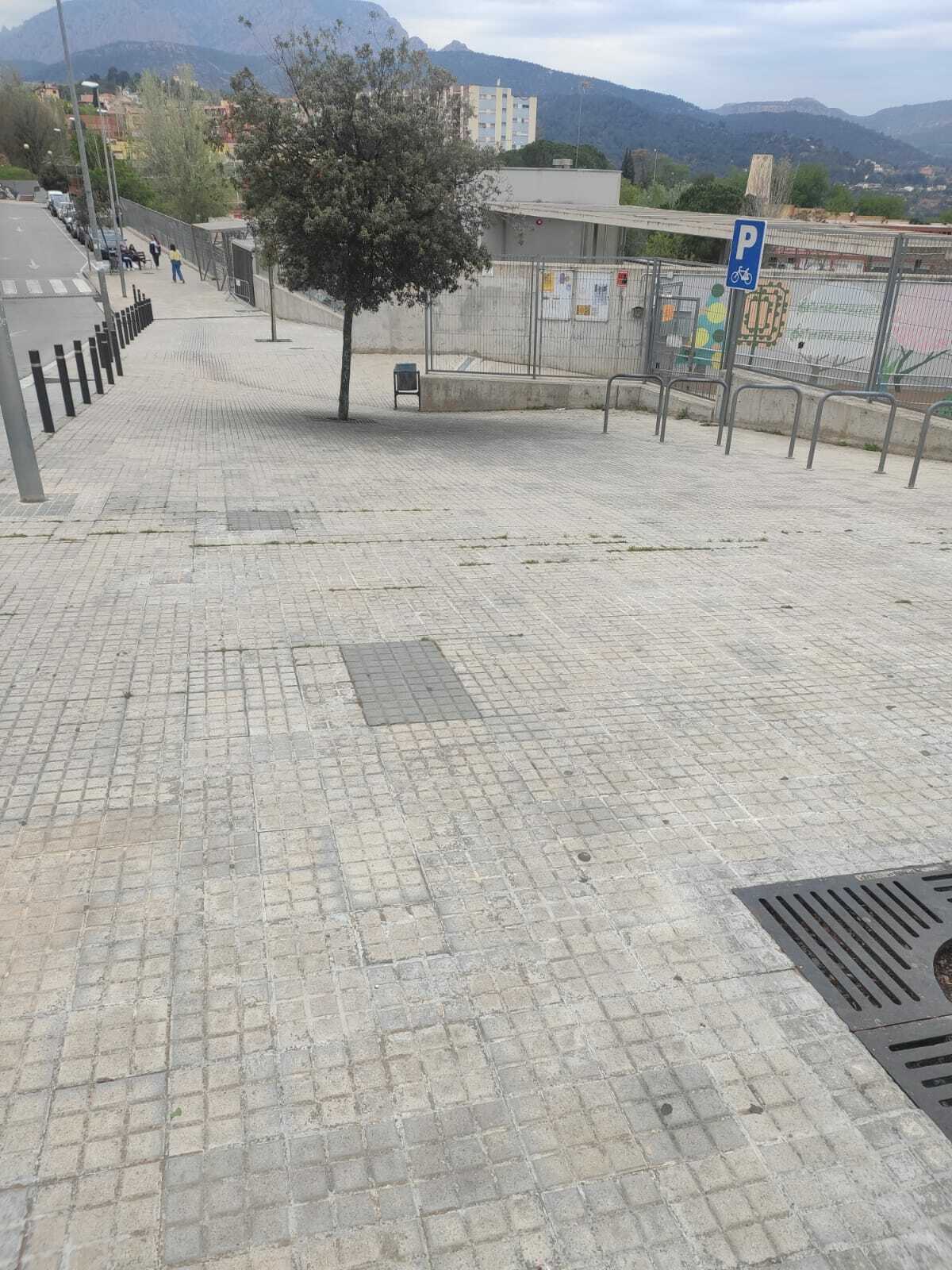 Imatge pels mitjans: Rehabilitació Vorera Carrer Entrada Principal Escola Taquígraf Garriga