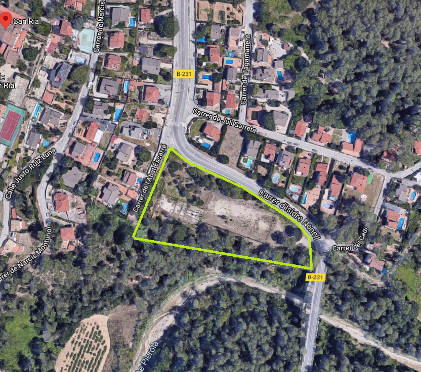 Imatge pels mitjans: Antic Camp de futbol Can Rial - Nou Parc per a nens / Zona Gossos (Agility)