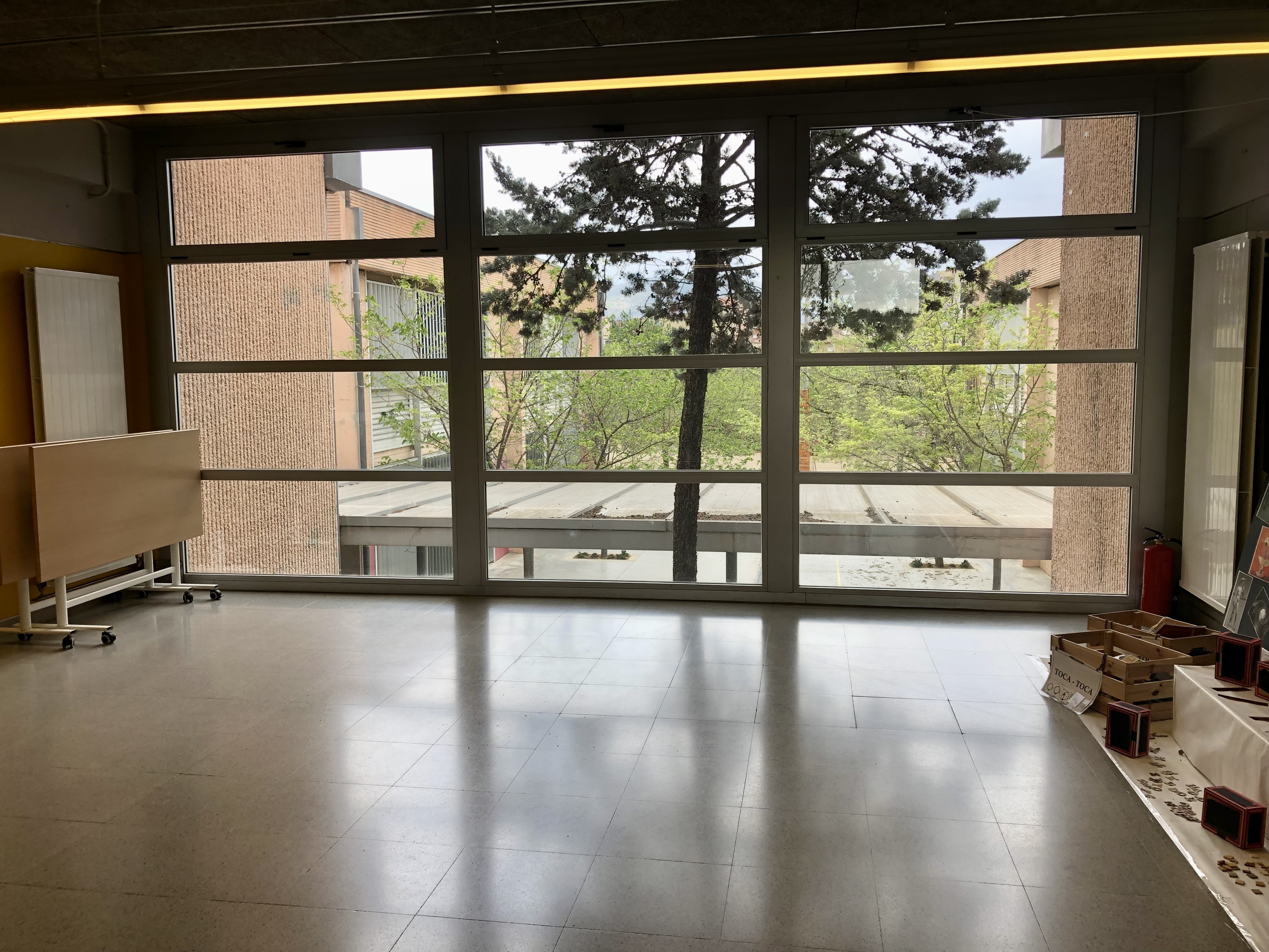 Imatge pels mitjans: Espai polivalent_ Àgora Escola Pau Vila